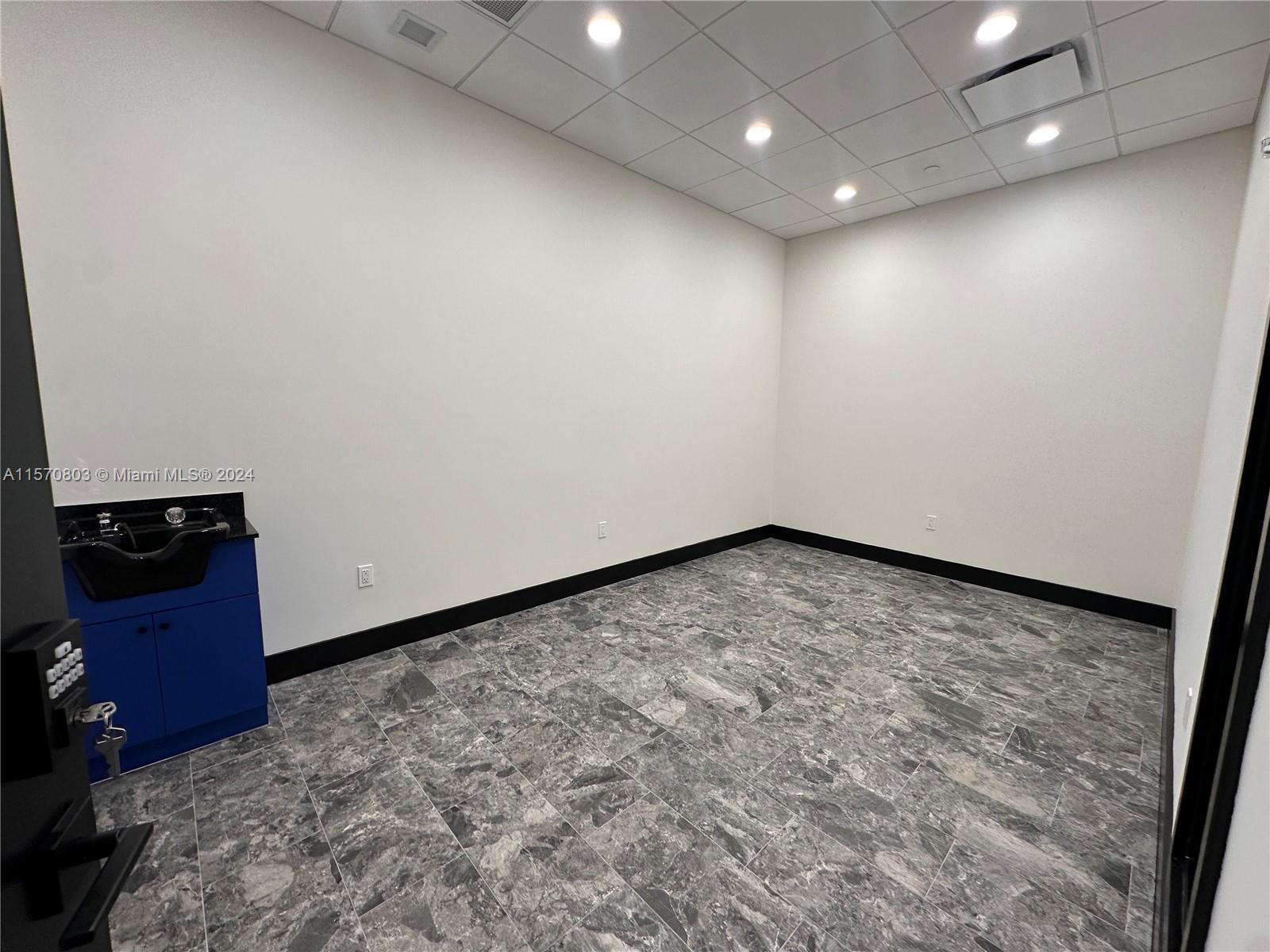 1100 SW 2nd Ave , Miami,  for leased, InCom Real Estate - Sample Office 