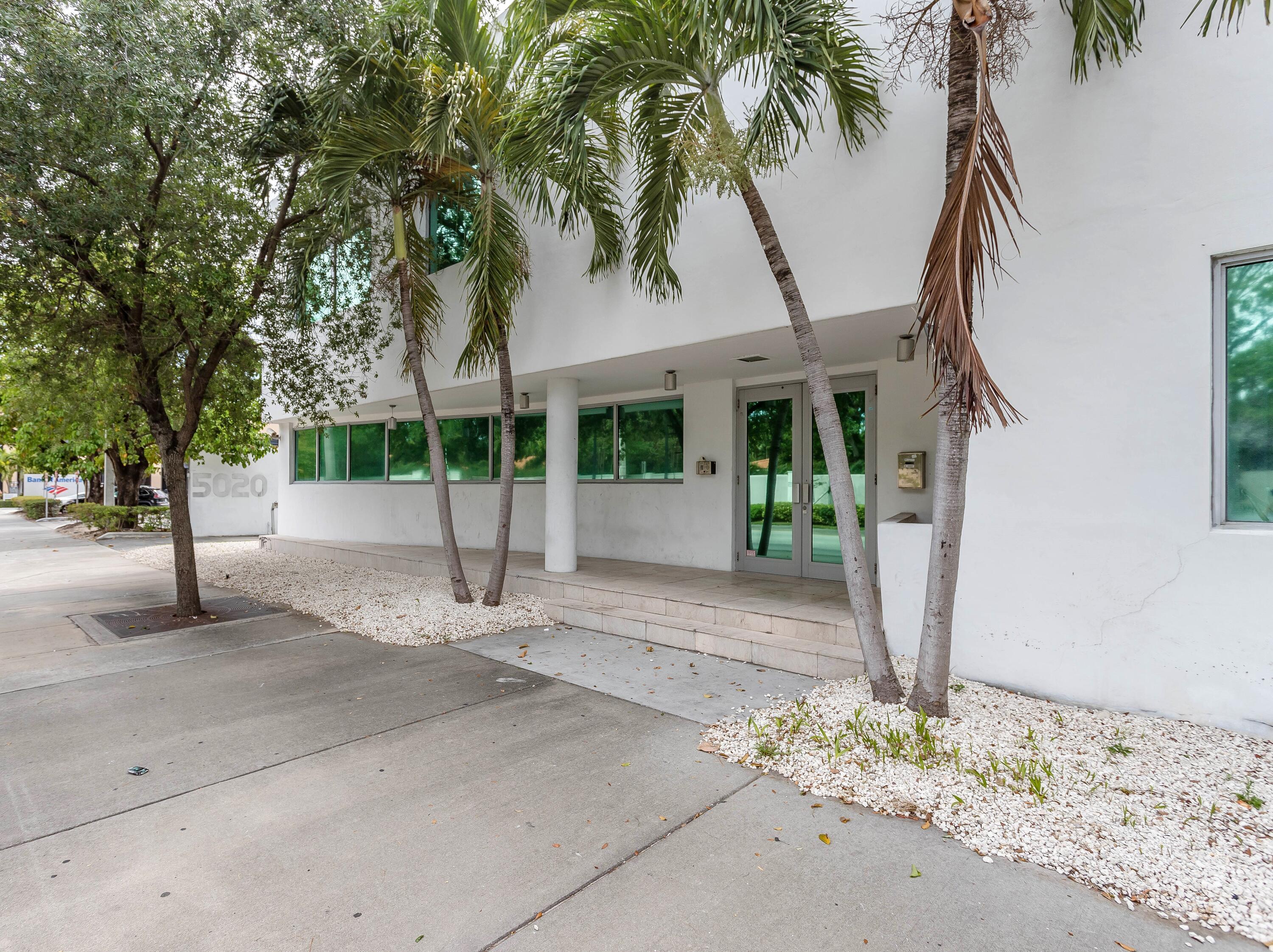 5020 Biscayne Boulevard, Miami,  for sale, InCom Real Estate - Sample Office 