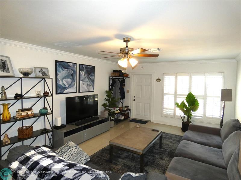814 NE 16th Pl NE, Fort Lauderdale, Single-Family Home,  for sale, InCom Real Estate - Sample Office 