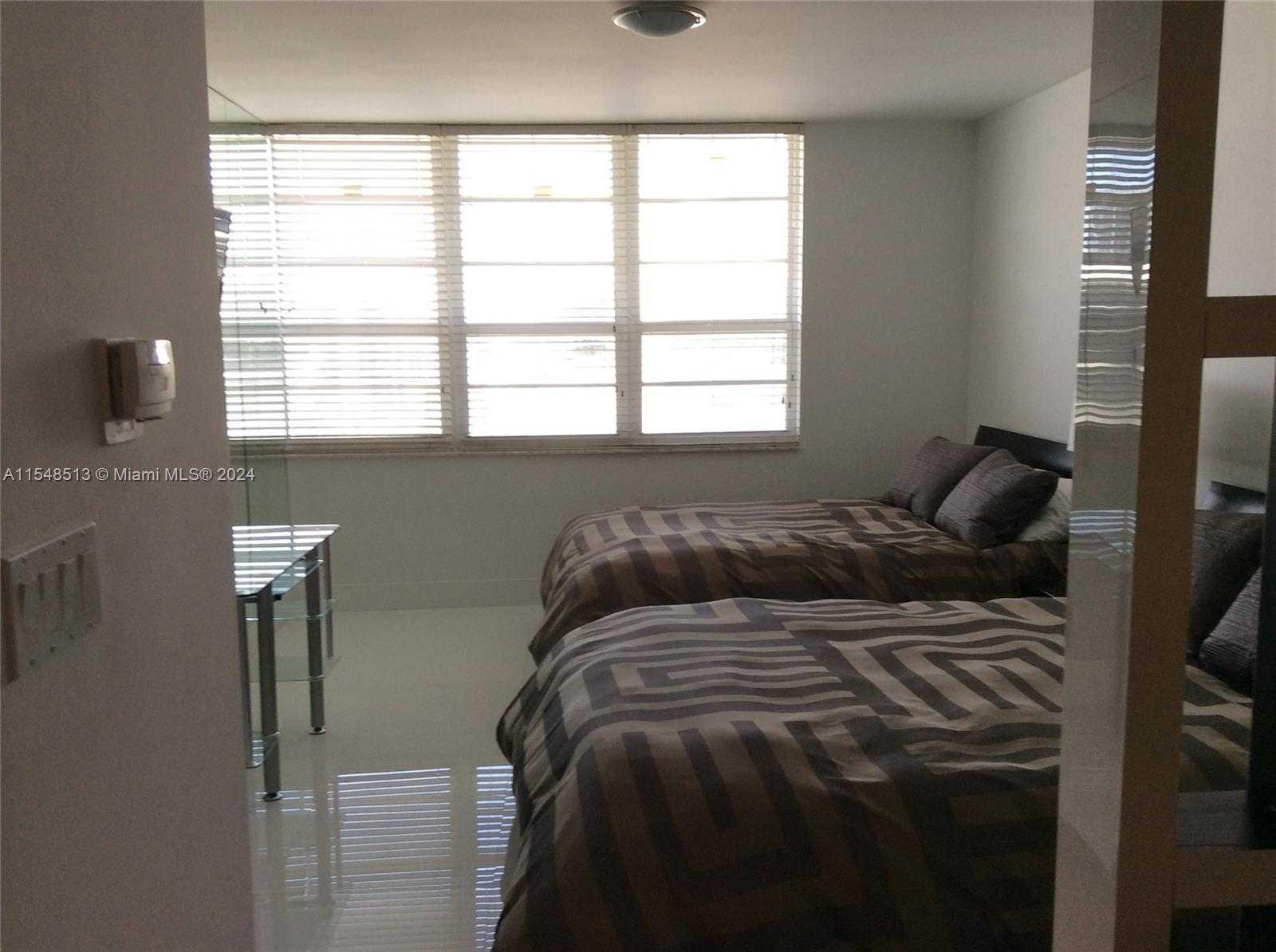 100 Lincoln Rd  1214A, Miami Beach, Condo,  for rent, InCom Real Estate - Sample Office 